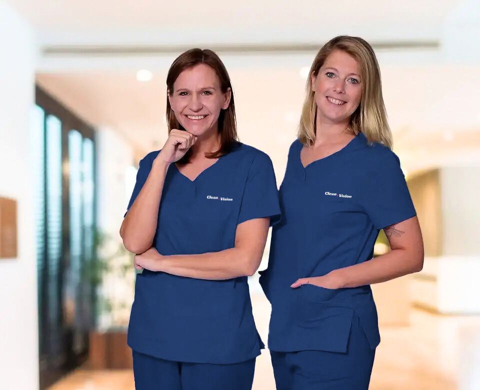 2 Mitarbeiterinnen der CleanVision Büroreinigung Köln