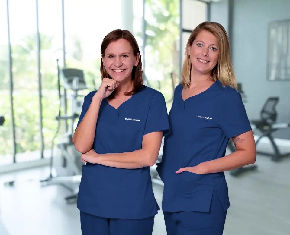 2 Mitarbeiterinnen der CleanVision Fitnesscenter-Reinigung Köln