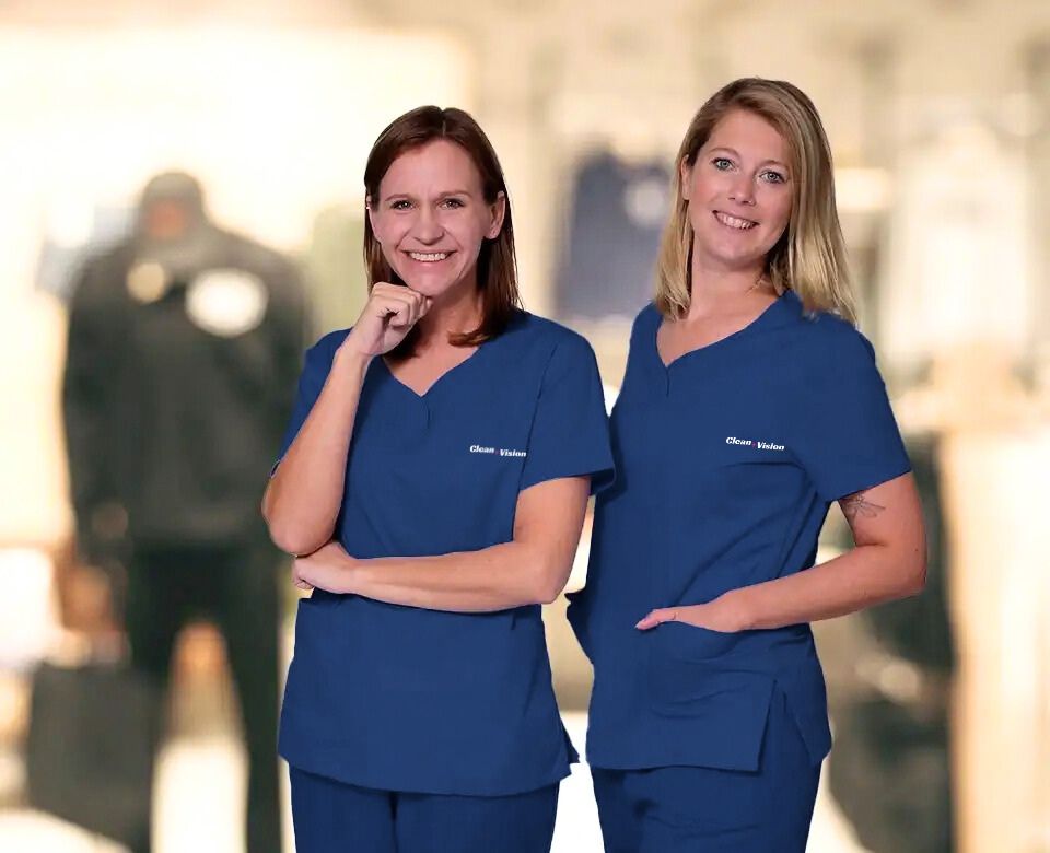 2 Mitarbeiterinnen der CleanVision Retail-Reinigung Köln